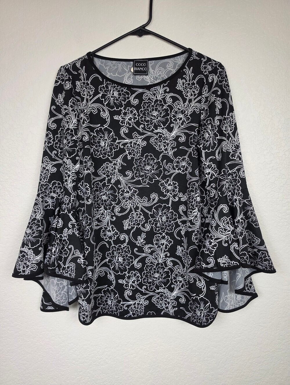 Coco Bianco Y2K Women's Black White Floral Bell Sleeve Top